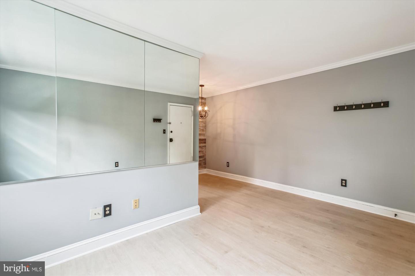 2237 FARRINGTON AVE #301, ALEXANDRIA, Virginia 22303, 1 Bedroom Bedrooms, ,1 BathroomBathrooms,Residential,For sale,2237 FARRINGTON AVE #301,VAFX2242302 MLS # VAFX2242302