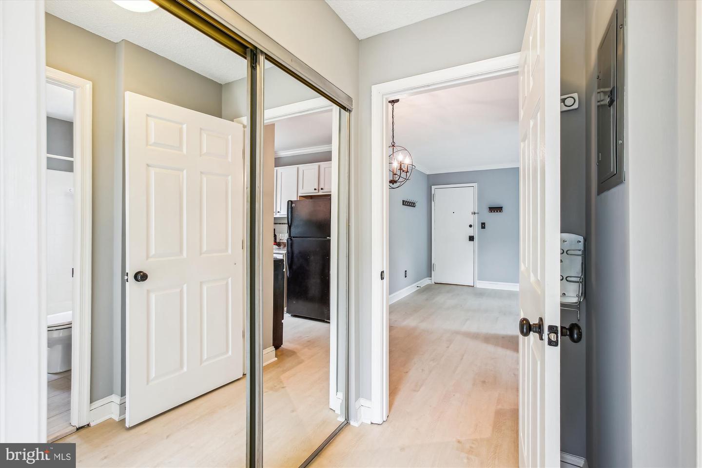 2237 FARRINGTON AVE #301, ALEXANDRIA, Virginia 22303, 1 Bedroom Bedrooms, ,1 BathroomBathrooms,Residential,For sale,2237 FARRINGTON AVE #301,VAFX2242302 MLS # VAFX2242302