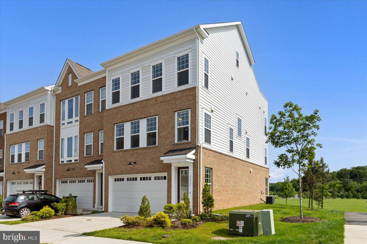 42995 LOST FARM TER, LEESBURG, Virginia 20175, 4 Bedrooms Bedrooms, ,4 BathroomsBathrooms,Residential,For sale,42995 LOST FARM TER,VALO2097406 MLS # VALO2097406