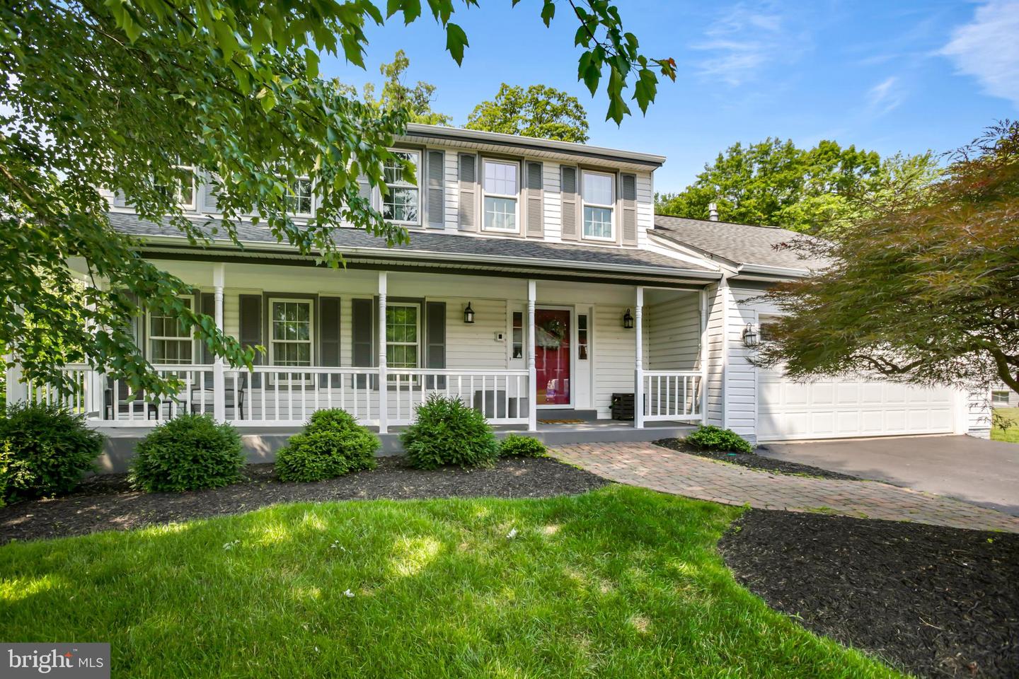 8518 CHASE GLEN CIR, FAIRFAX STATION, Virginia 22039, 5 Bedrooms Bedrooms, ,3 BathroomsBathrooms,Residential,For sale,8518 CHASE GLEN CIR,VAFX2242702 MLS # VAFX2242702