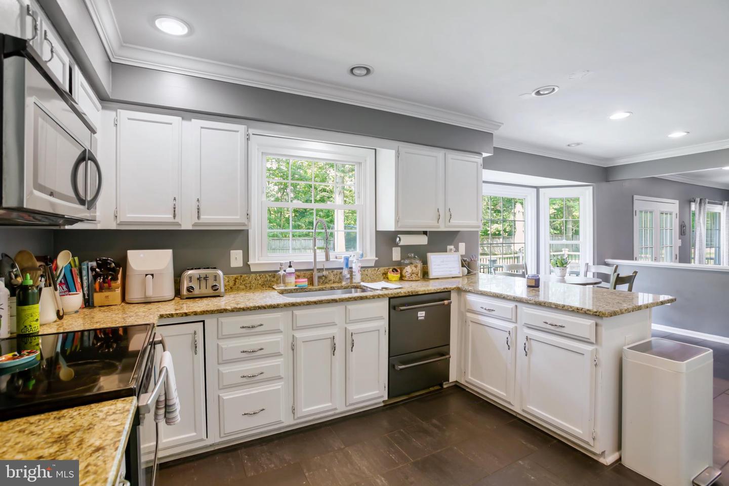 8518 CHASE GLEN CIR, FAIRFAX STATION, Virginia 22039, 5 Bedrooms Bedrooms, ,3 BathroomsBathrooms,Residential,For sale,8518 CHASE GLEN CIR,VAFX2242702 MLS # VAFX2242702