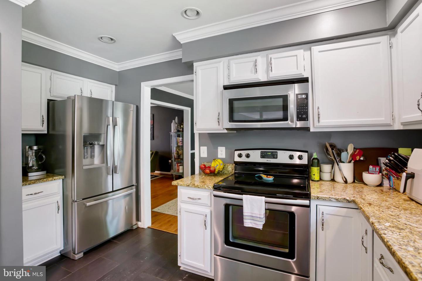 8518 CHASE GLEN CIR, FAIRFAX STATION, Virginia 22039, 5 Bedrooms Bedrooms, ,3 BathroomsBathrooms,Residential,For sale,8518 CHASE GLEN CIR,VAFX2242702 MLS # VAFX2242702