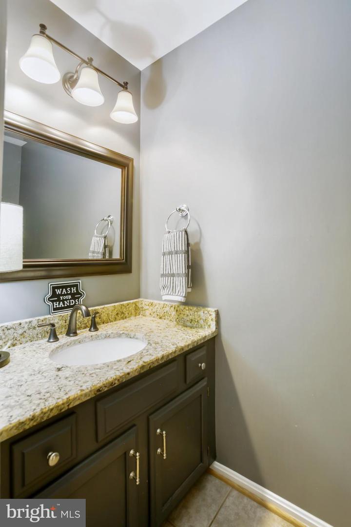 8518 CHASE GLEN CIR, FAIRFAX STATION, Virginia 22039, 5 Bedrooms Bedrooms, ,3 BathroomsBathrooms,Residential,For sale,8518 CHASE GLEN CIR,VAFX2242702 MLS # VAFX2242702