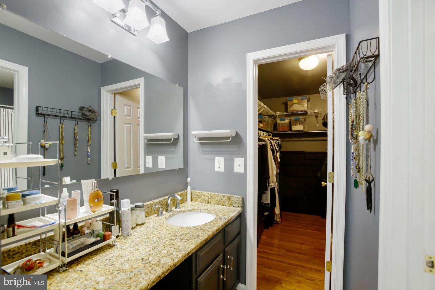 8518 CHASE GLEN CIR, FAIRFAX STATION, Virginia 22039, 5 Bedrooms Bedrooms, ,3 BathroomsBathrooms,Residential,For sale,8518 CHASE GLEN CIR,VAFX2242702 MLS # VAFX2242702