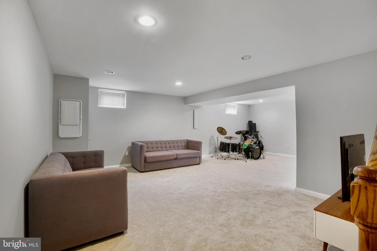 8518 CHASE GLEN CIR, FAIRFAX STATION, Virginia 22039, 5 Bedrooms Bedrooms, ,3 BathroomsBathrooms,Residential,For sale,8518 CHASE GLEN CIR,VAFX2242702 MLS # VAFX2242702