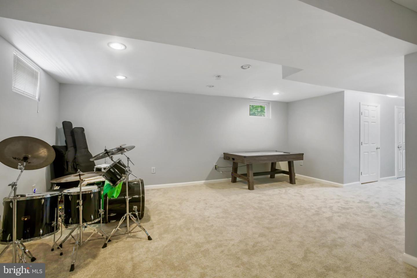 8518 CHASE GLEN CIR, FAIRFAX STATION, Virginia 22039, 5 Bedrooms Bedrooms, ,3 BathroomsBathrooms,Residential,For sale,8518 CHASE GLEN CIR,VAFX2242702 MLS # VAFX2242702