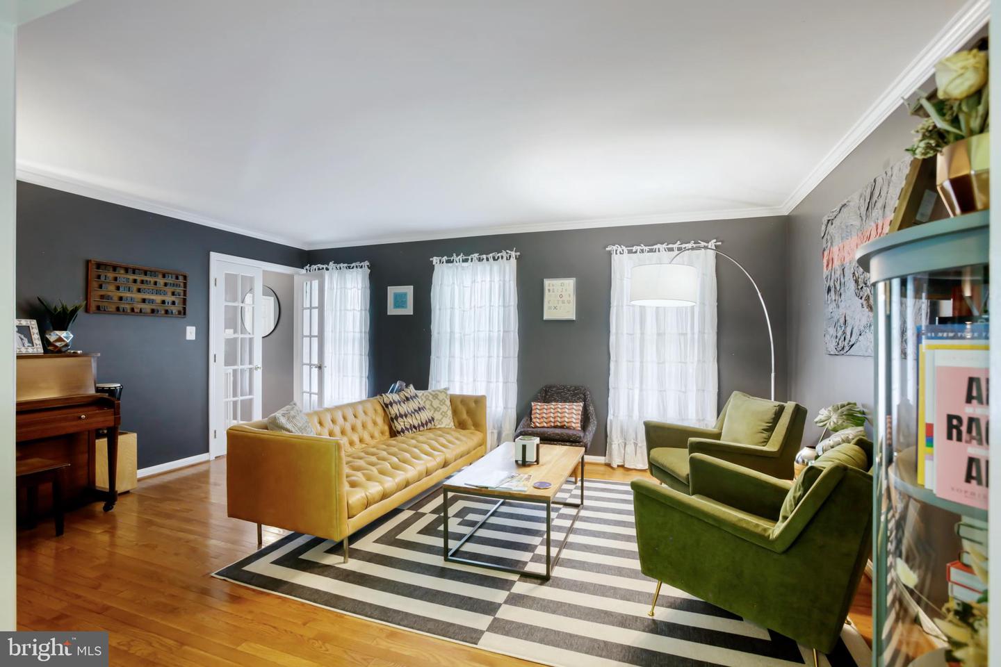 8518 CHASE GLEN CIR, FAIRFAX STATION, Virginia 22039, 5 Bedrooms Bedrooms, ,3 BathroomsBathrooms,Residential,For sale,8518 CHASE GLEN CIR,VAFX2242702 MLS # VAFX2242702