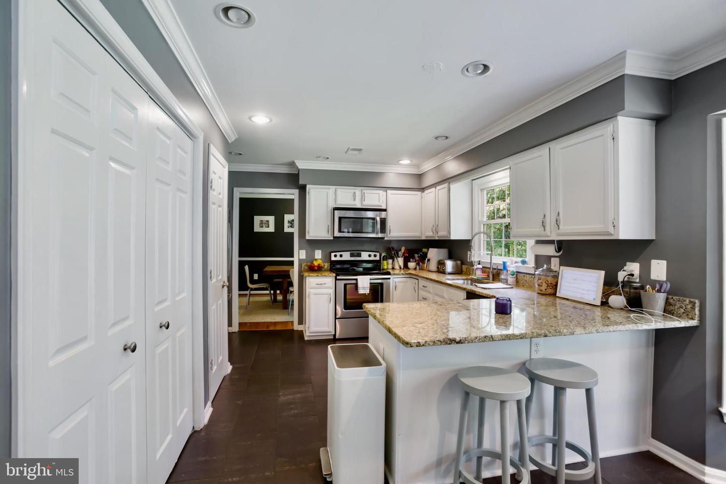 8518 CHASE GLEN CIR, FAIRFAX STATION, Virginia 22039, 5 Bedrooms Bedrooms, ,3 BathroomsBathrooms,Residential,For sale,8518 CHASE GLEN CIR,VAFX2242702 MLS # VAFX2242702