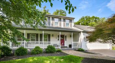 8518 CHASE GLEN CIR, FAIRFAX STATION, Virginia 22039, 5 Bedrooms Bedrooms, ,3 BathroomsBathrooms,Residential,For sale,8518 CHASE GLEN CIR,VAFX2242702 MLS # VAFX2242702