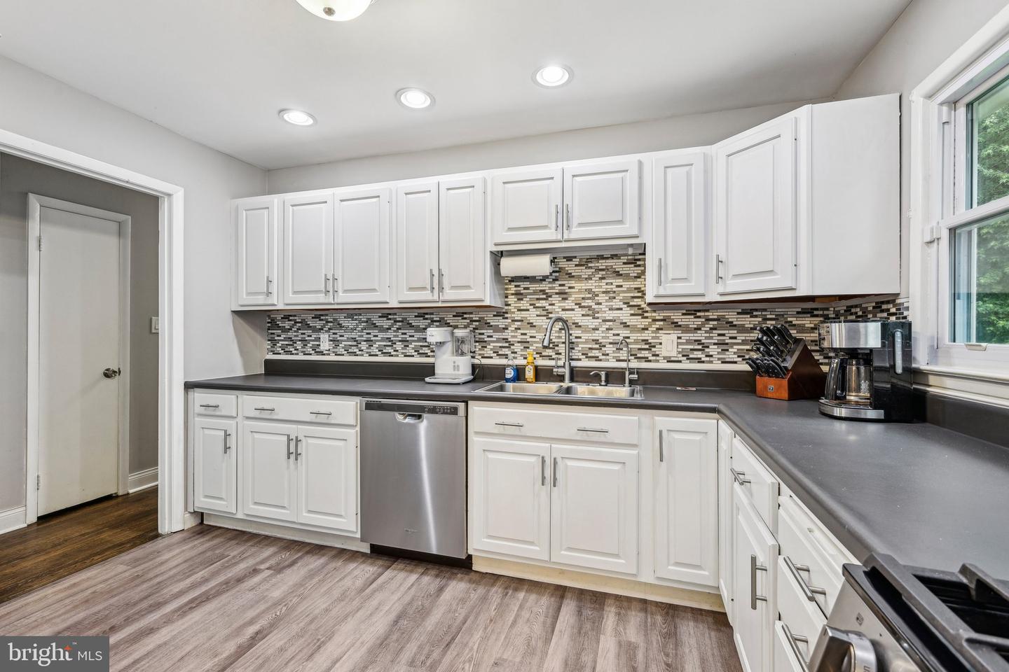 13616 KERRYDALE RD, WOODBRIDGE, Virginia 22193, 5 Bedrooms Bedrooms, ,2 BathroomsBathrooms,Residential,For sale,13616 KERRYDALE RD,VAPW2095452 MLS # VAPW2095452