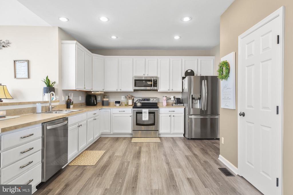 5233 WINDBREAK DR, FREDERICKSBURG, Virginia 22407, 4 Bedrooms Bedrooms, ,2 BathroomsBathrooms,Residential,5233 WINDBREAK DR,VASP2033776 MLS # VASP2033776