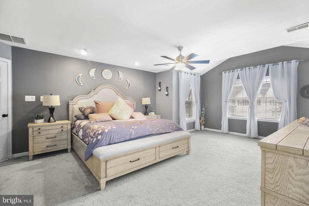 5233 WINDBREAK DR, FREDERICKSBURG, Virginia 22407, 4 Bedrooms Bedrooms, ,2 BathroomsBathrooms,Residential,5233 WINDBREAK DR,VASP2033776 MLS # VASP2033776