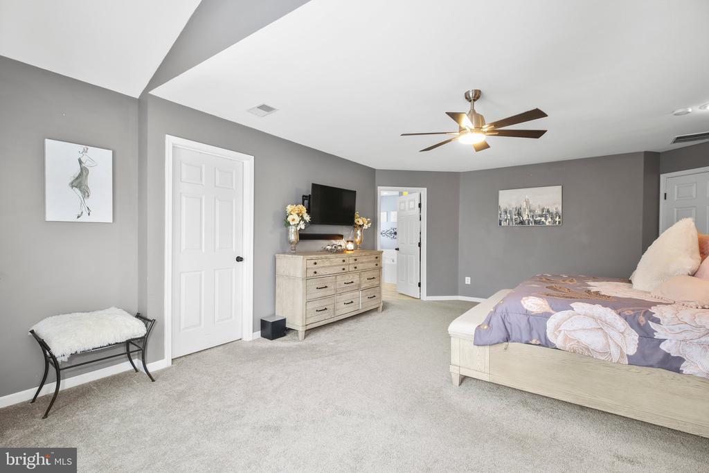 5233 WINDBREAK DR, FREDERICKSBURG, Virginia 22407, 4 Bedrooms Bedrooms, ,2 BathroomsBathrooms,Residential,5233 WINDBREAK DR,VASP2033776 MLS # VASP2033776