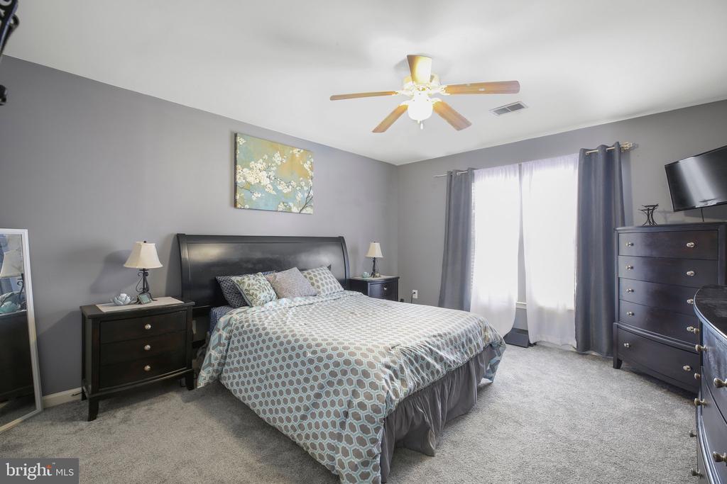5233 WINDBREAK DR, FREDERICKSBURG, Virginia 22407, 4 Bedrooms Bedrooms, ,2 BathroomsBathrooms,Residential,5233 WINDBREAK DR,VASP2033776 MLS # VASP2033776