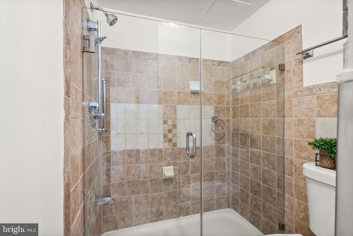 5250 VALLEY FORGE DR #108, ALEXANDRIA, Virginia 22304, 2 Bedrooms Bedrooms, ,2 BathroomsBathrooms,Residential,For sale,5250 VALLEY FORGE DR #108,VAAX2045672 MLS # VAAX2045672