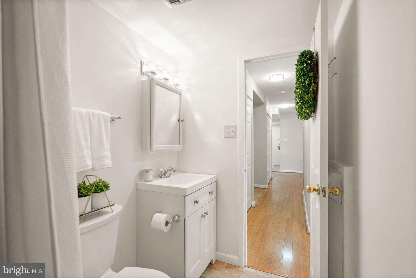 5250 VALLEY FORGE DR #108, ALEXANDRIA, Virginia 22304, 2 Bedrooms Bedrooms, ,2 BathroomsBathrooms,Residential,For sale,5250 VALLEY FORGE DR #108,VAAX2045672 MLS # VAAX2045672