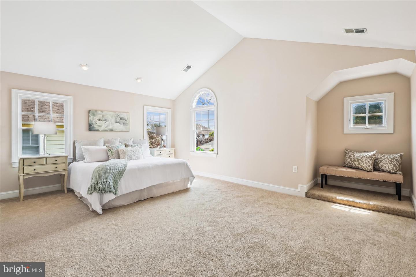 2227 N ALBEMARLE ST, ARLINGTON, Virginia 22207, 4 Bedrooms Bedrooms, ,3 BathroomsBathrooms,Residential,For sale,2227 N ALBEMARLE ST,VAAR2058136 MLS # VAAR2058136