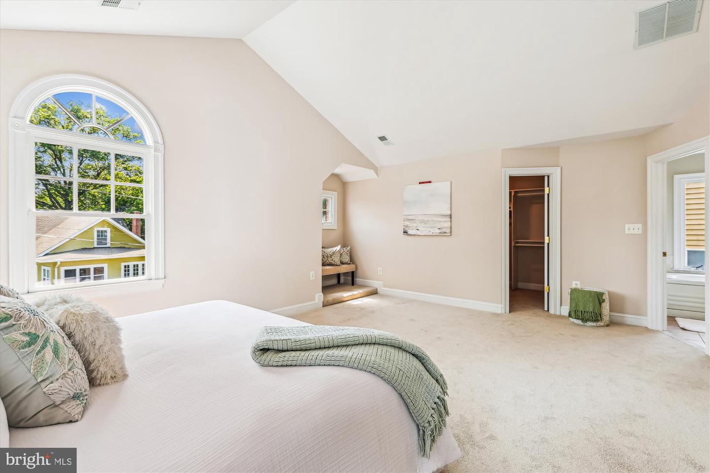 2227 N ALBEMARLE ST, ARLINGTON, Virginia 22207, 4 Bedrooms Bedrooms, ,3 BathroomsBathrooms,Residential,For sale,2227 N ALBEMARLE ST,VAAR2058136 MLS # VAAR2058136