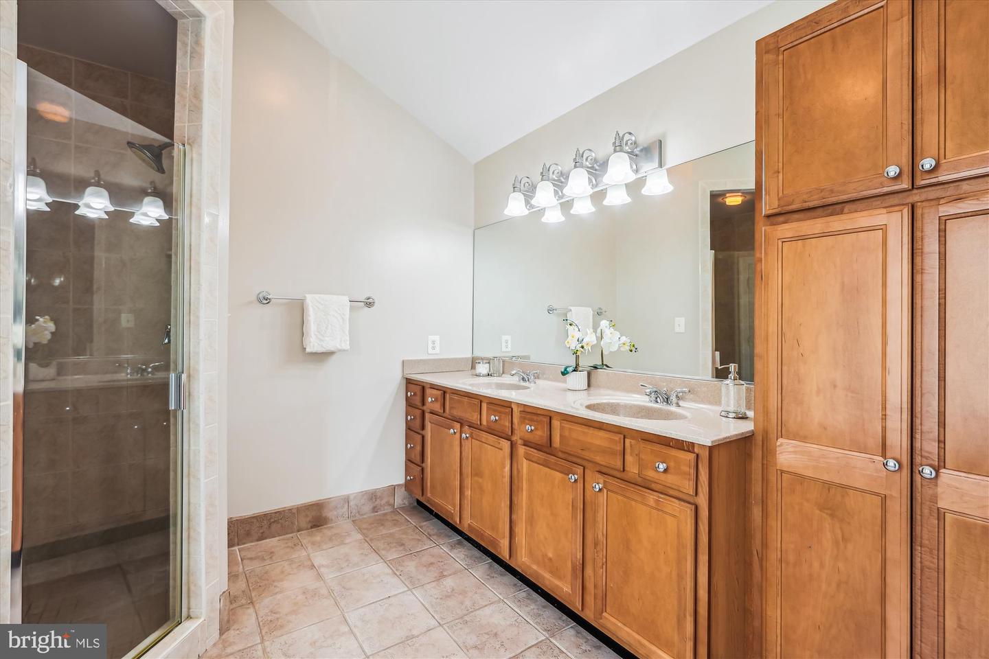 2227 N ALBEMARLE ST, ARLINGTON, Virginia 22207, 4 Bedrooms Bedrooms, ,3 BathroomsBathrooms,Residential,For sale,2227 N ALBEMARLE ST,VAAR2058136 MLS # VAAR2058136