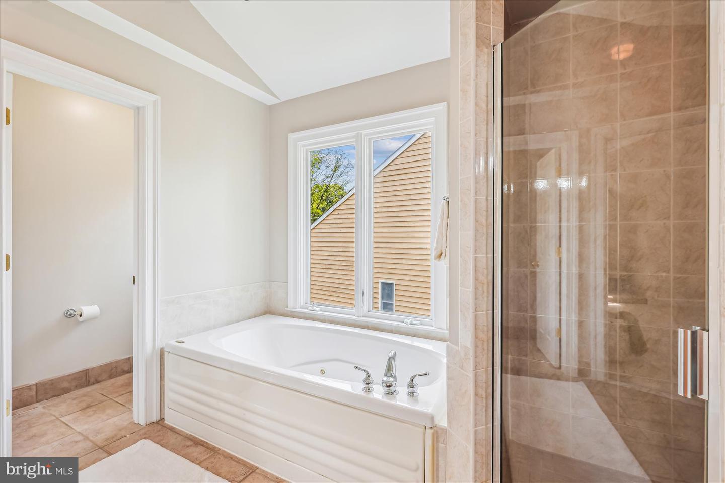 2227 N ALBEMARLE ST, ARLINGTON, Virginia 22207, 4 Bedrooms Bedrooms, ,3 BathroomsBathrooms,Residential,For sale,2227 N ALBEMARLE ST,VAAR2058136 MLS # VAAR2058136