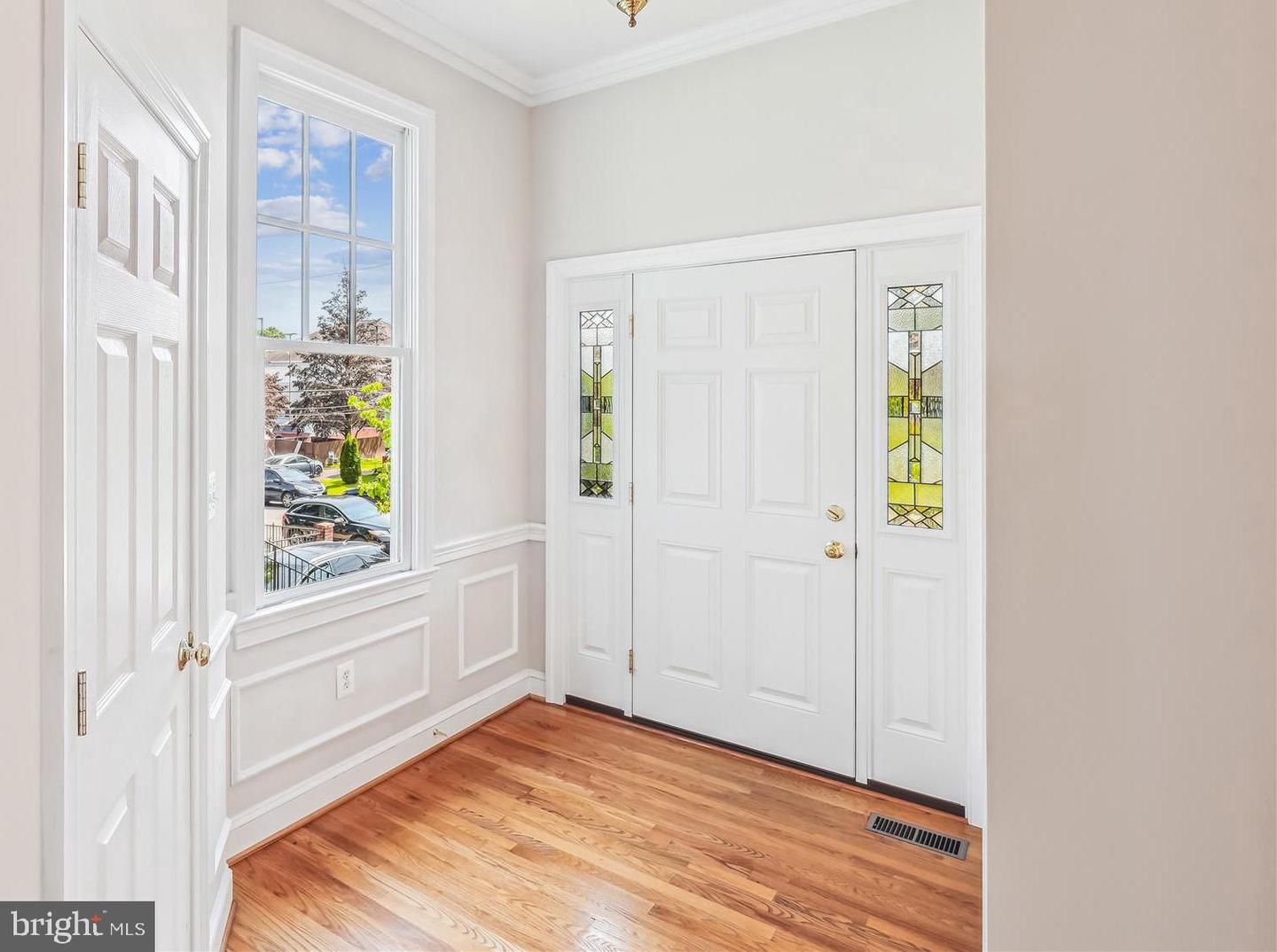 2227 N ALBEMARLE ST, ARLINGTON, Virginia 22207, 4 Bedrooms Bedrooms, ,3 BathroomsBathrooms,Residential,For sale,2227 N ALBEMARLE ST,VAAR2058136 MLS # VAAR2058136