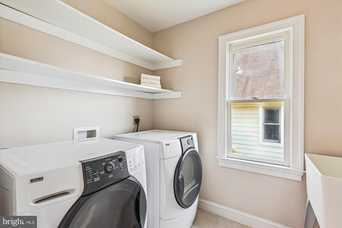 2227 N ALBEMARLE ST, ARLINGTON, Virginia 22207, 4 Bedrooms Bedrooms, ,3 BathroomsBathrooms,Residential,For sale,2227 N ALBEMARLE ST,VAAR2058136 MLS # VAAR2058136