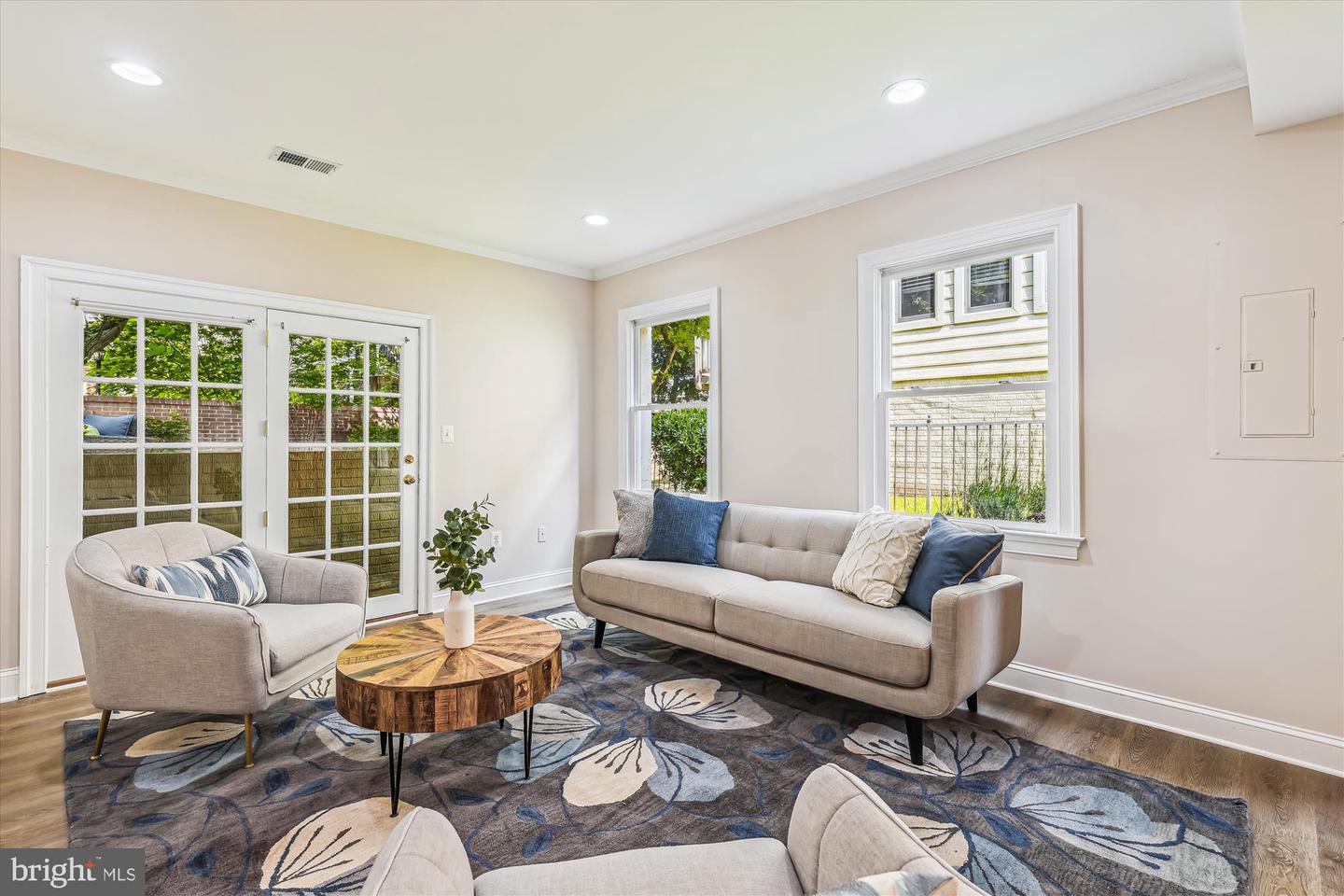2227 N ALBEMARLE ST, ARLINGTON, Virginia 22207, 4 Bedrooms Bedrooms, ,3 BathroomsBathrooms,Residential,For sale,2227 N ALBEMARLE ST,VAAR2058136 MLS # VAAR2058136