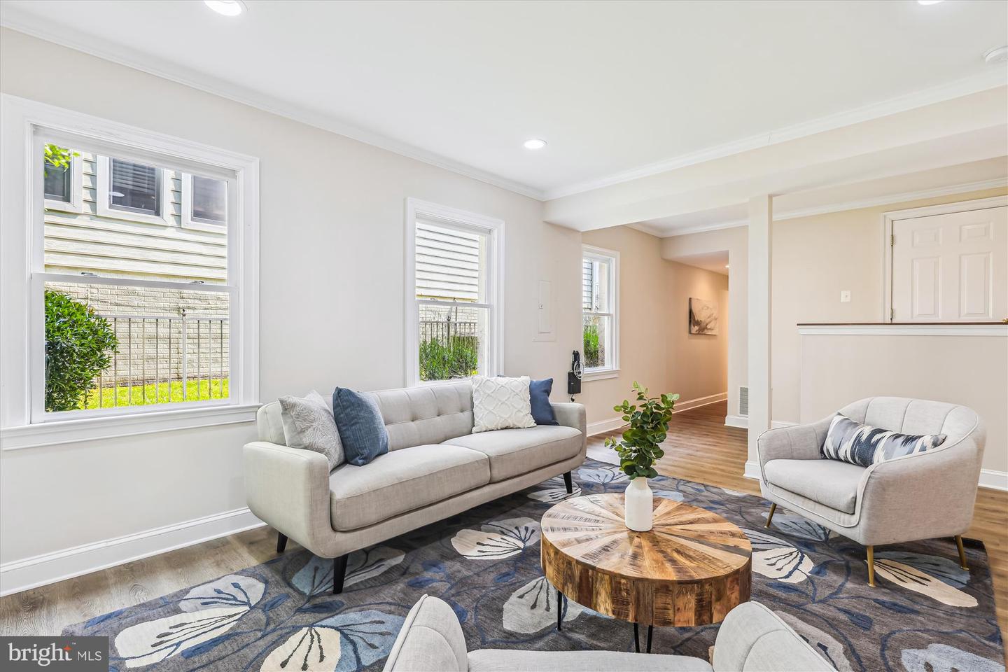 2227 N ALBEMARLE ST, ARLINGTON, Virginia 22207, 4 Bedrooms Bedrooms, ,3 BathroomsBathrooms,Residential,For sale,2227 N ALBEMARLE ST,VAAR2058136 MLS # VAAR2058136
