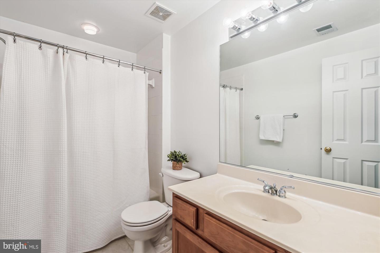 2227 N ALBEMARLE ST, ARLINGTON, Virginia 22207, 4 Bedrooms Bedrooms, ,3 BathroomsBathrooms,Residential,For sale,2227 N ALBEMARLE ST,VAAR2058136 MLS # VAAR2058136