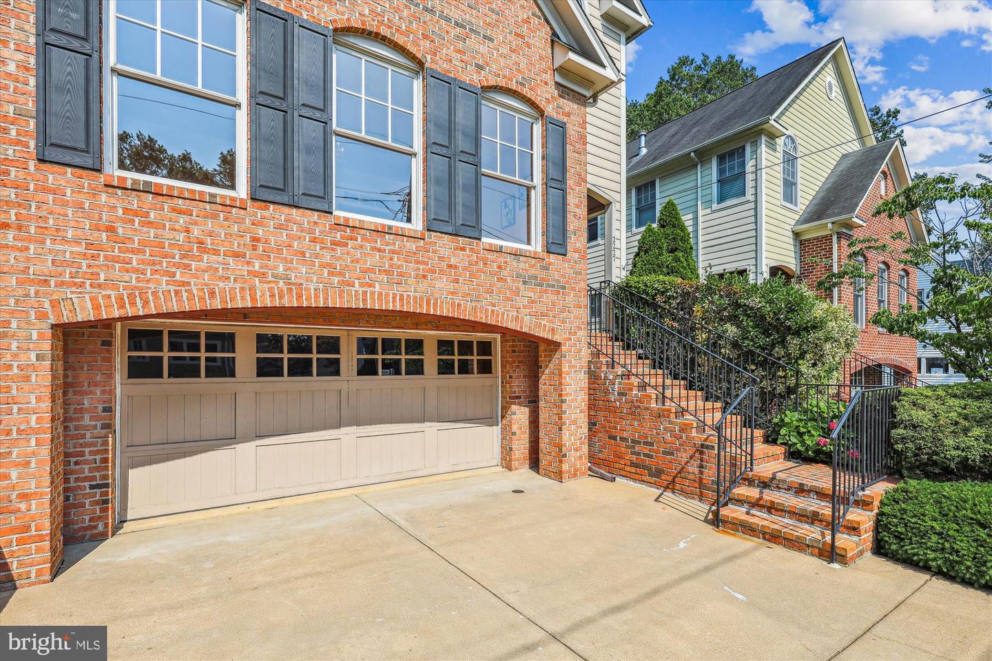 2227 N ALBEMARLE ST, ARLINGTON, Virginia 22207, 4 Bedrooms Bedrooms, ,3 BathroomsBathrooms,Residential,For sale,2227 N ALBEMARLE ST,VAAR2058136 MLS # VAAR2058136