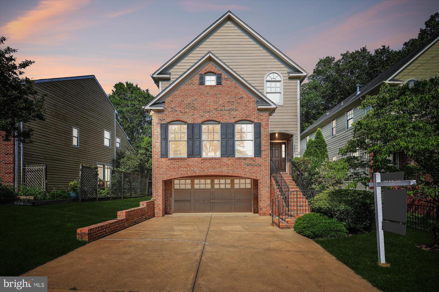 2227 N ALBEMARLE ST, ARLINGTON, Virginia 22207, 4 Bedrooms Bedrooms, ,3 BathroomsBathrooms,Residential,For sale,2227 N ALBEMARLE ST,VAAR2058136 MLS # VAAR2058136