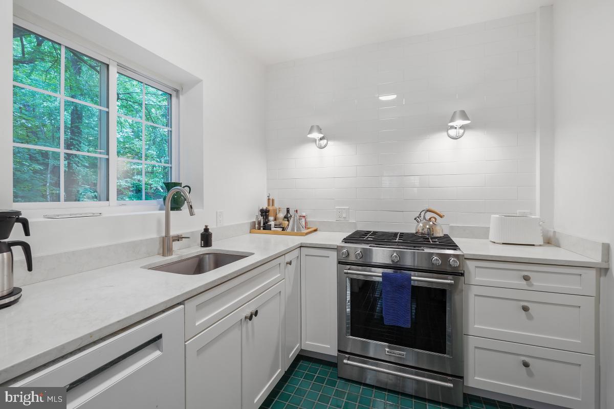 3503 MARTHA CUSTIS DR, ALEXANDRIA, Virginia 22302, 1 Bedroom Bedrooms, ,1 BathroomBathrooms,Residential,For sale,3503 MARTHA CUSTIS DR,VAAX2045698 MLS # VAAX2045698