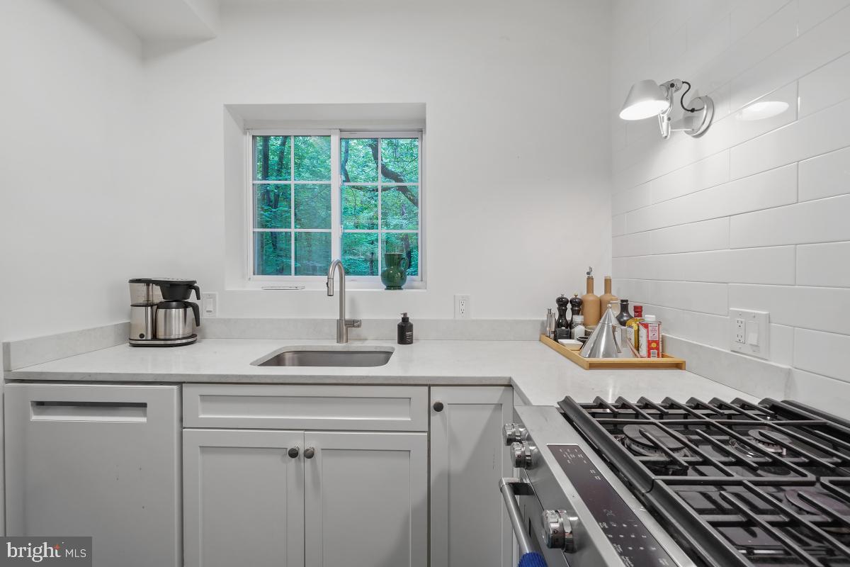 3503 MARTHA CUSTIS DR, ALEXANDRIA, Virginia 22302, 1 Bedroom Bedrooms, ,1 BathroomBathrooms,Residential,For sale,3503 MARTHA CUSTIS DR,VAAX2045698 MLS # VAAX2045698