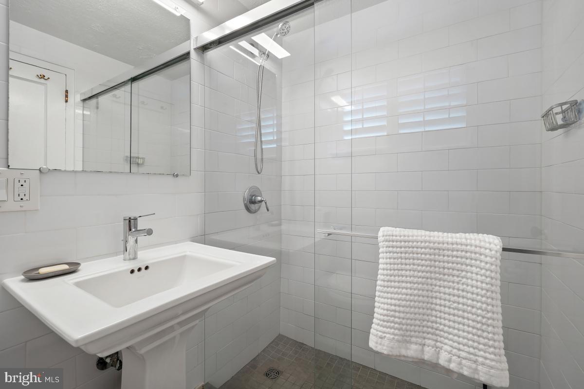 3503 MARTHA CUSTIS DR, ALEXANDRIA, Virginia 22302, 1 Bedroom Bedrooms, ,1 BathroomBathrooms,Residential,For sale,3503 MARTHA CUSTIS DR,VAAX2045698 MLS # VAAX2045698