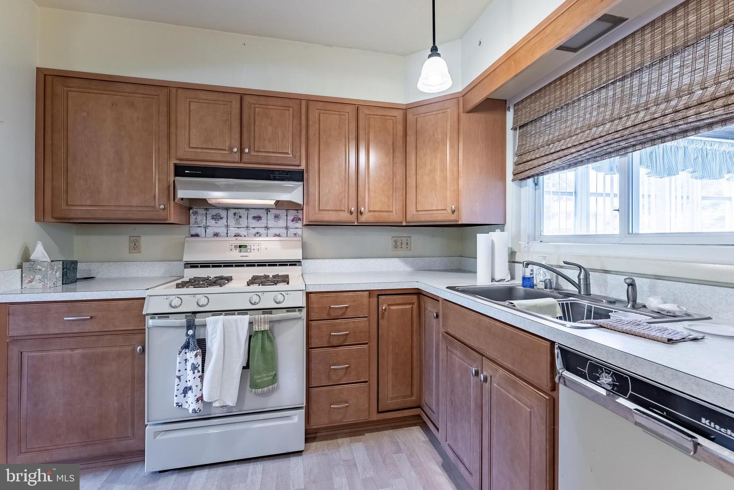 10240 DALE DR, FAIRFAX, Virginia 22030, 3 Bedrooms Bedrooms, ,2 BathroomsBathrooms,Residential,For sale,10240 DALE DR,VAFC2006382 MLS # VAFC2006382
