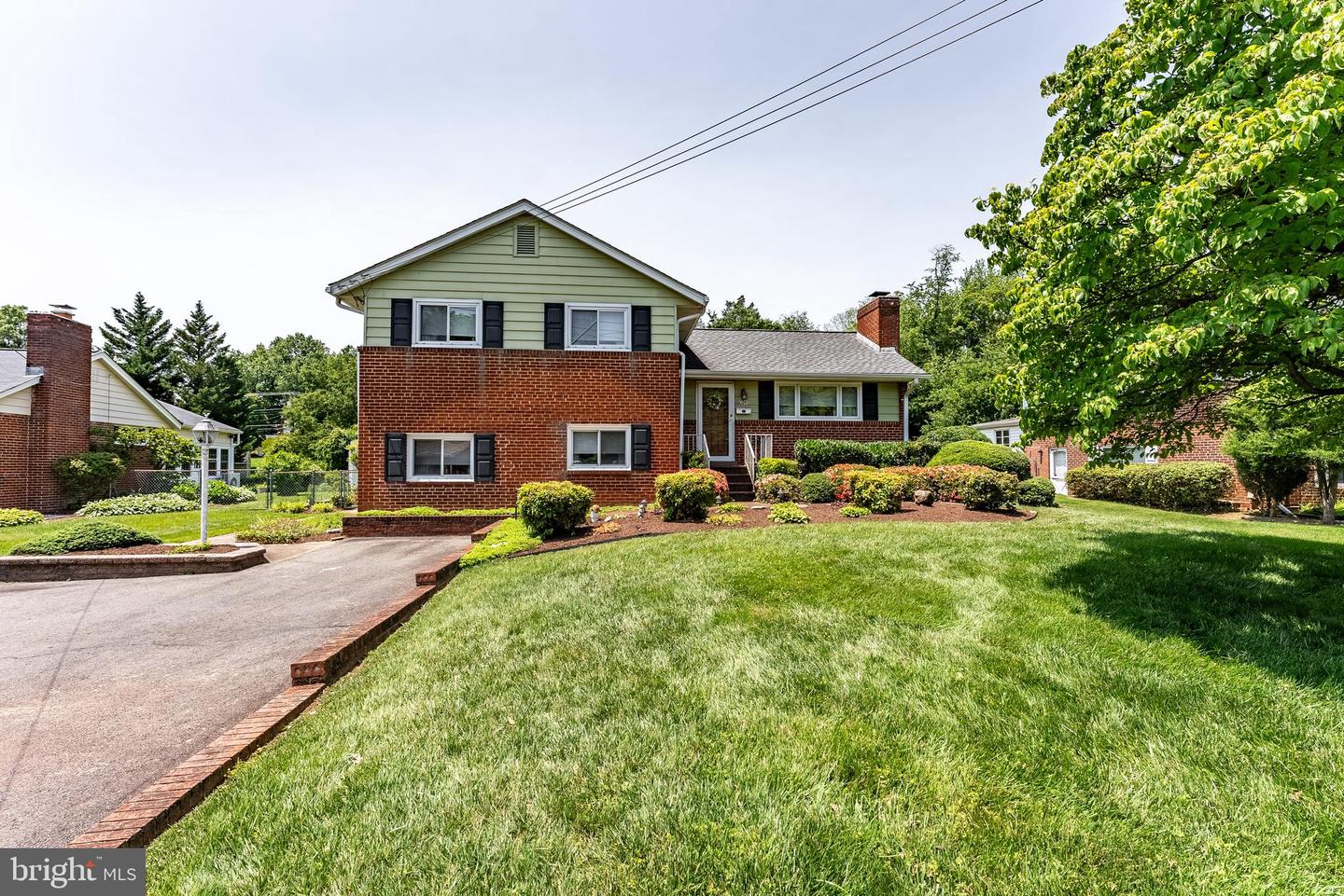 10240 DALE DR, FAIRFAX, Virginia 22030, 3 Bedrooms Bedrooms, ,2 BathroomsBathrooms,Residential,For sale,10240 DALE DR,VAFC2006382 MLS # VAFC2006382