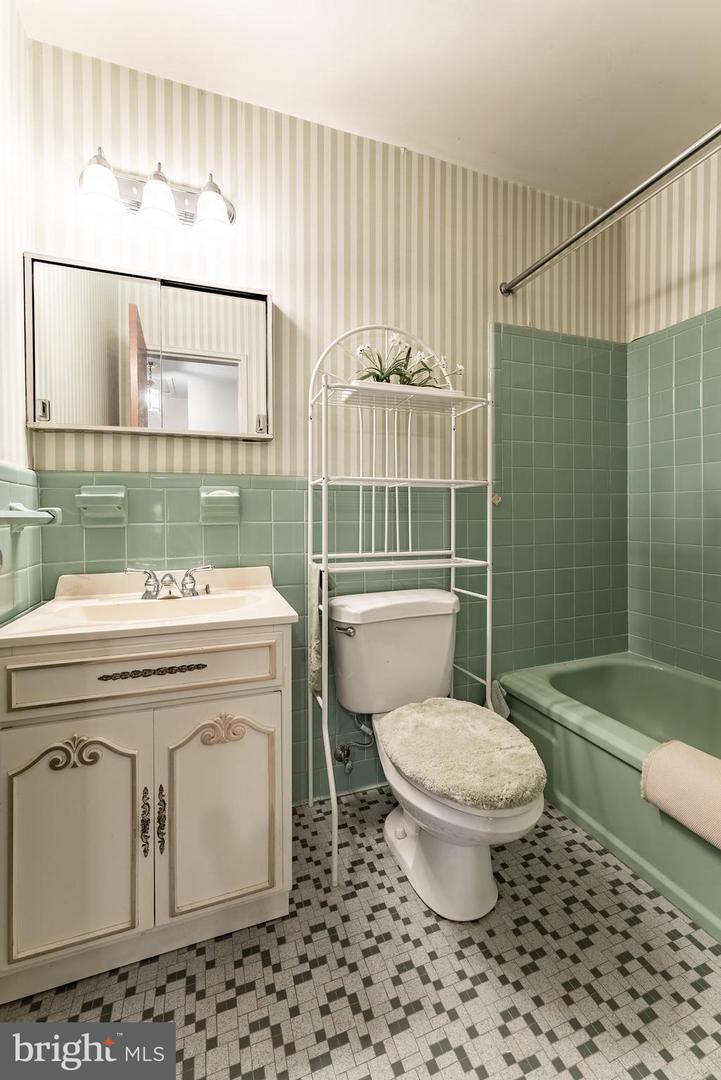 10240 DALE DR, FAIRFAX, Virginia 22030, 3 Bedrooms Bedrooms, ,2 BathroomsBathrooms,Residential,For sale,10240 DALE DR,VAFC2006382 MLS # VAFC2006382