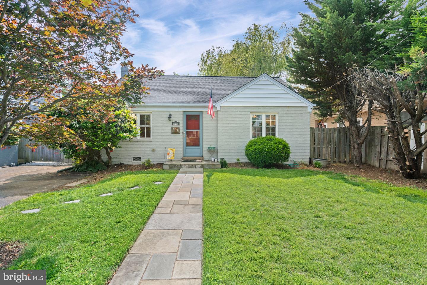 1804 S NELSON ST, ARLINGTON, Virginia 22204, 2 Bedrooms Bedrooms, ,2 BathroomsBathrooms,Residential,For sale,1804 S NELSON ST,VAAR2058228 MLS # VAAR2058228