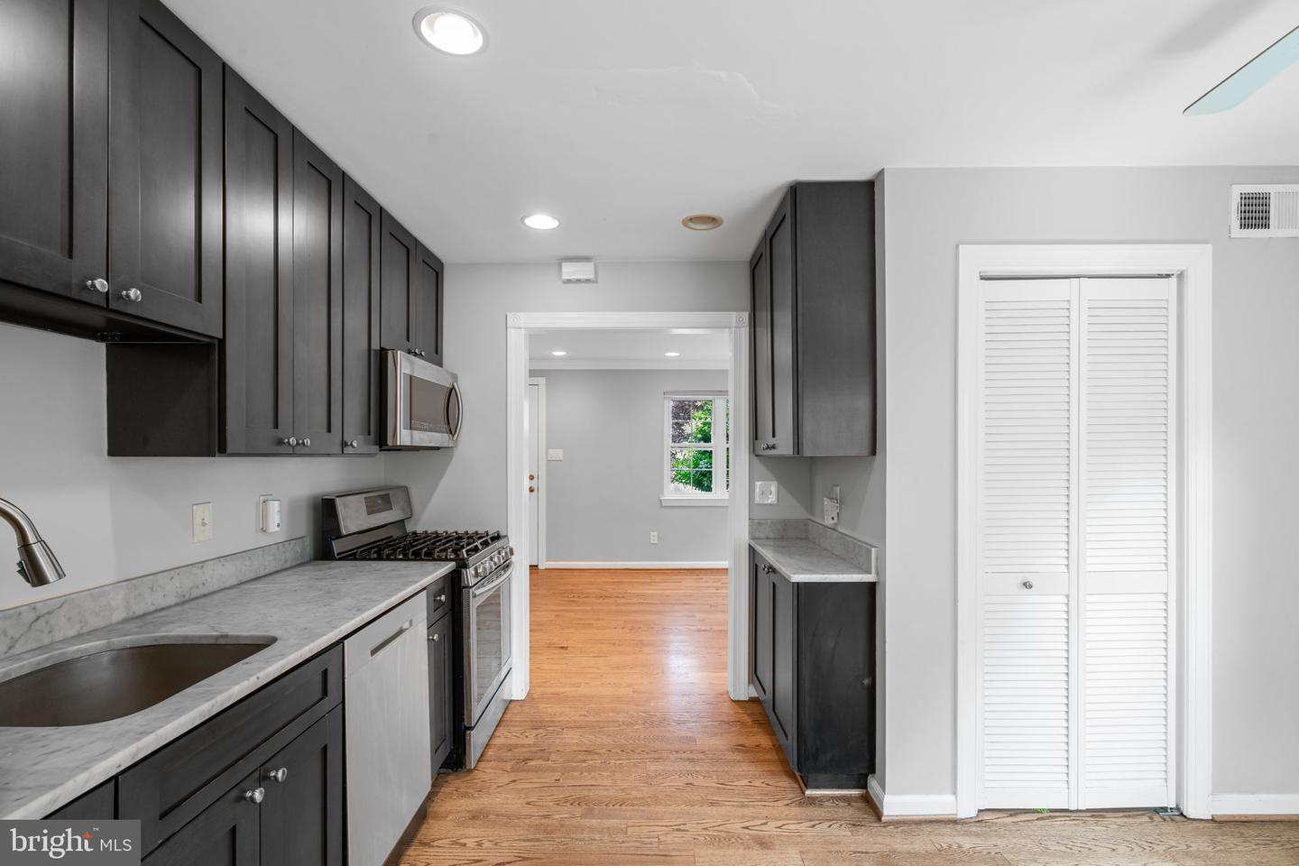 1804 S NELSON ST, ARLINGTON, Virginia 22204, 2 Bedrooms Bedrooms, ,2 BathroomsBathrooms,Residential,For sale,1804 S NELSON ST,VAAR2058228 MLS # VAAR2058228