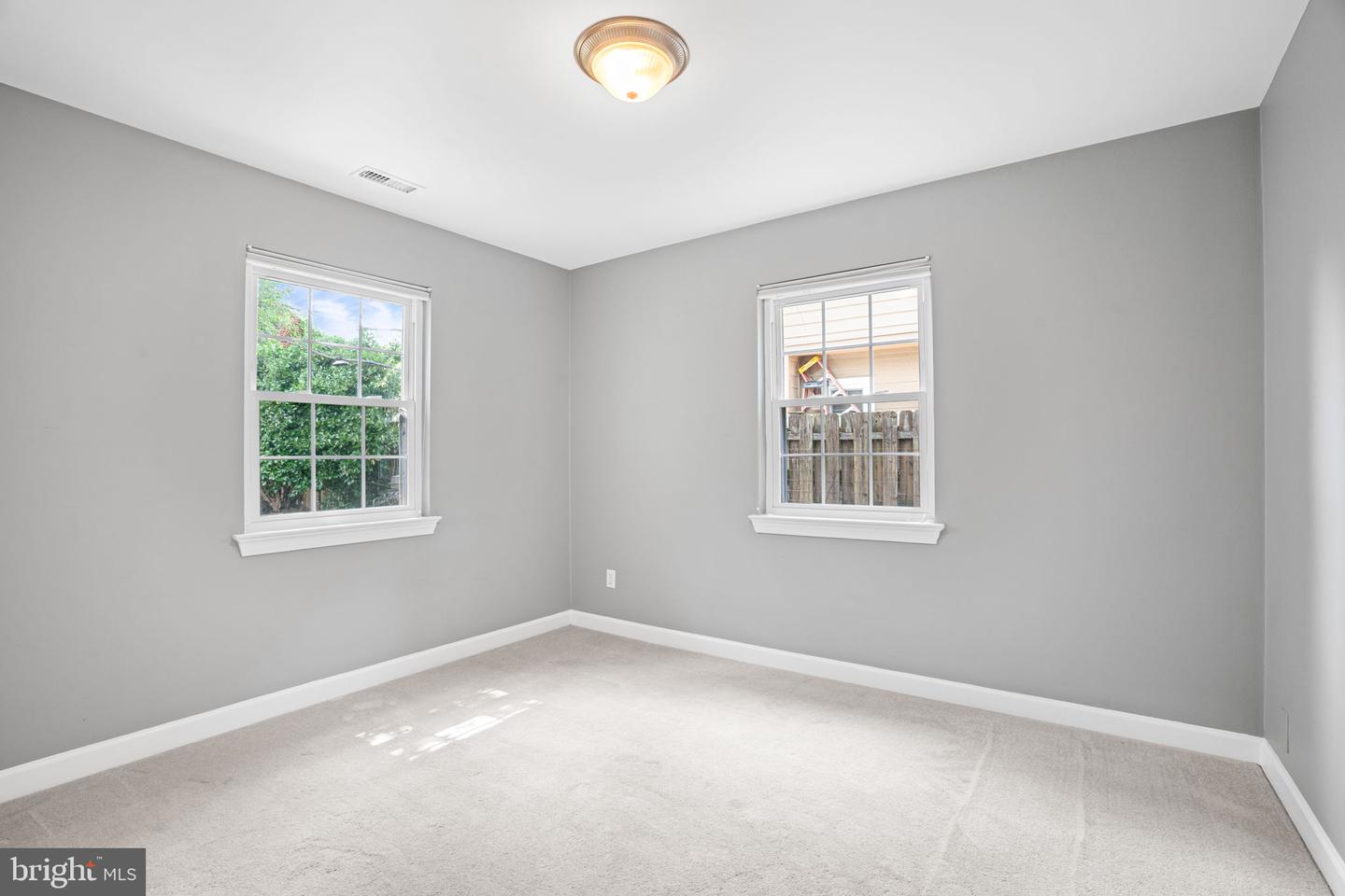 1804 S NELSON ST, ARLINGTON, Virginia 22204, 2 Bedrooms Bedrooms, ,2 BathroomsBathrooms,Residential,For sale,1804 S NELSON ST,VAAR2058228 MLS # VAAR2058228