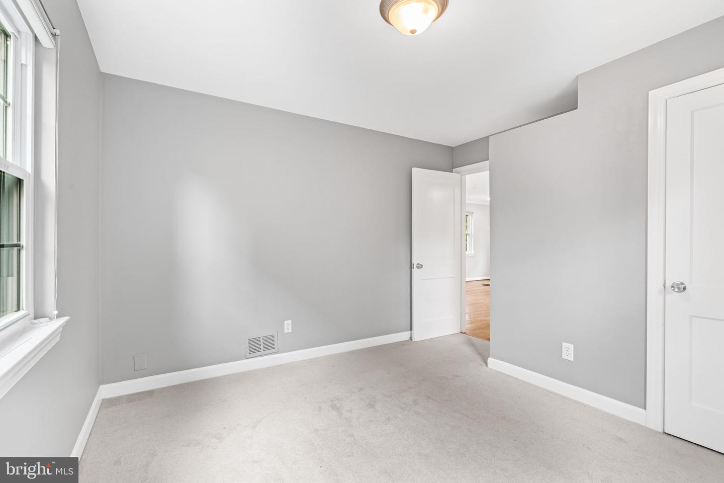 1804 S NELSON ST, ARLINGTON, Virginia 22204, 2 Bedrooms Bedrooms, ,2 BathroomsBathrooms,Residential,For sale,1804 S NELSON ST,VAAR2058228 MLS # VAAR2058228