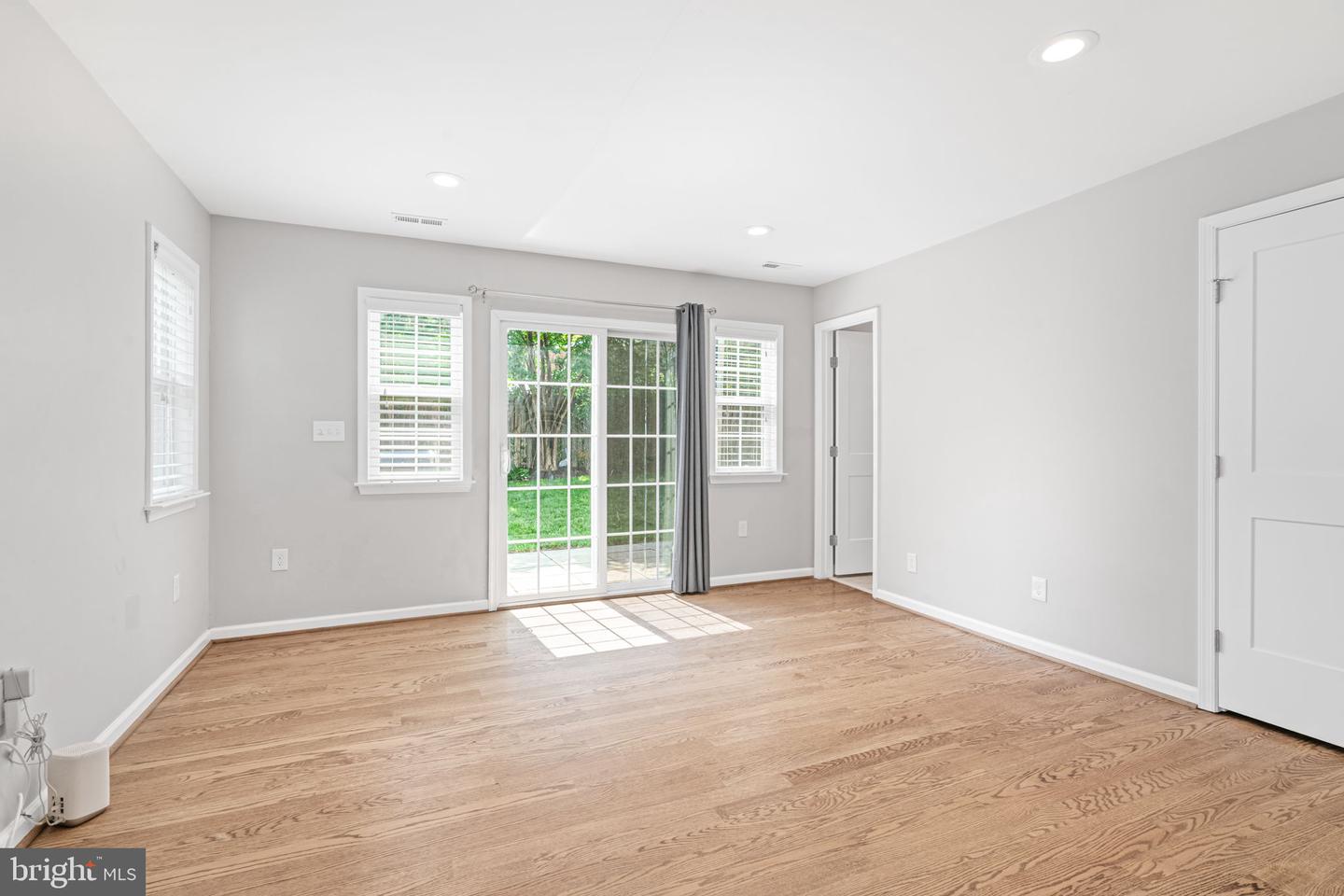 1804 S NELSON ST, ARLINGTON, Virginia 22204, 2 Bedrooms Bedrooms, ,2 BathroomsBathrooms,Residential,For sale,1804 S NELSON ST,VAAR2058228 MLS # VAAR2058228