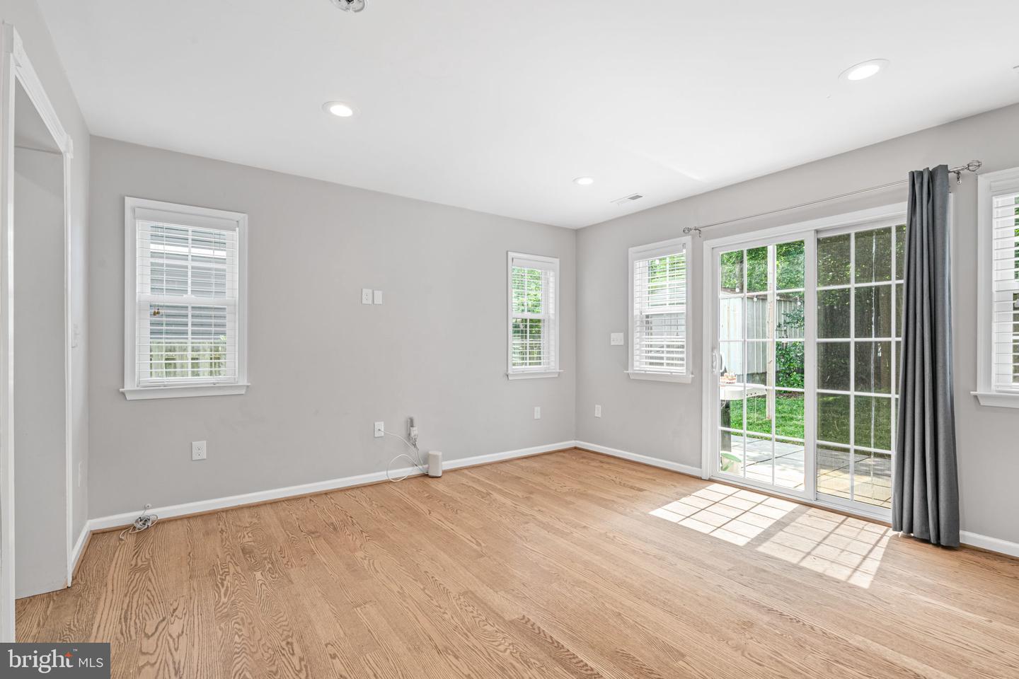 1804 S NELSON ST, ARLINGTON, Virginia 22204, 2 Bedrooms Bedrooms, ,2 BathroomsBathrooms,Residential,For sale,1804 S NELSON ST,VAAR2058228 MLS # VAAR2058228