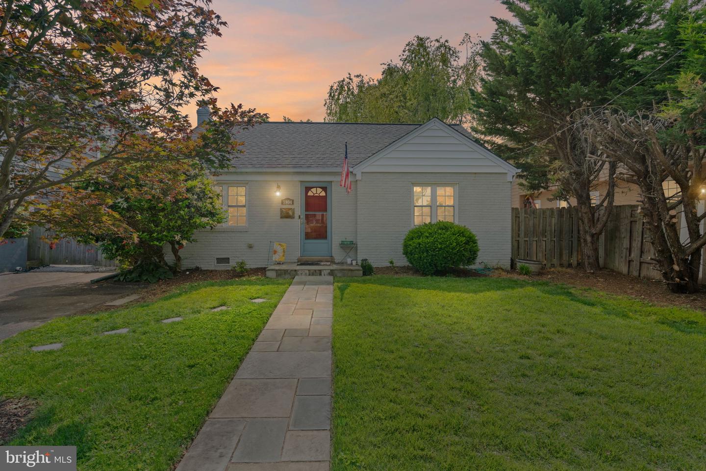 1804 S NELSON ST, ARLINGTON, Virginia 22204, 2 Bedrooms Bedrooms, ,2 BathroomsBathrooms,Residential,For sale,1804 S NELSON ST,VAAR2058228 MLS # VAAR2058228