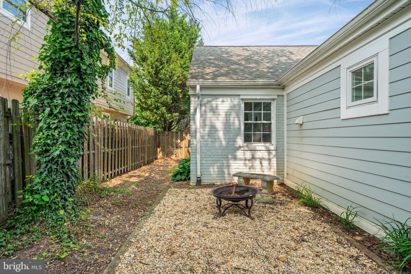 1804 S NELSON ST, ARLINGTON, Virginia 22204, 2 Bedrooms Bedrooms, ,2 BathroomsBathrooms,Residential,For sale,1804 S NELSON ST,VAAR2058228 MLS # VAAR2058228