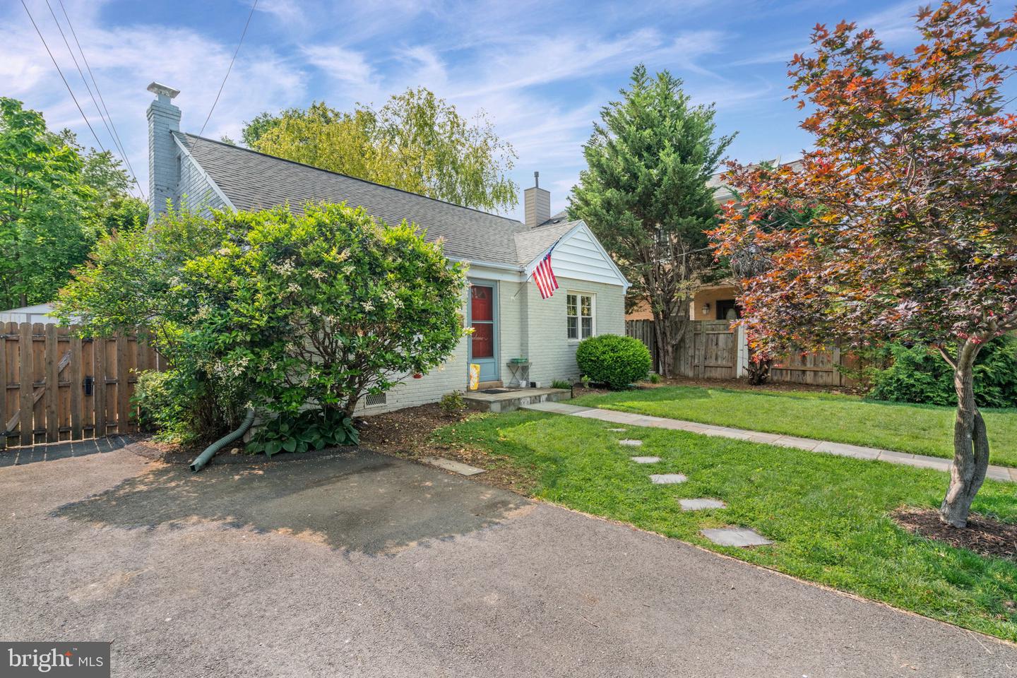 1804 S NELSON ST, ARLINGTON, Virginia 22204, 2 Bedrooms Bedrooms, ,2 BathroomsBathrooms,Residential,For sale,1804 S NELSON ST,VAAR2058228 MLS # VAAR2058228