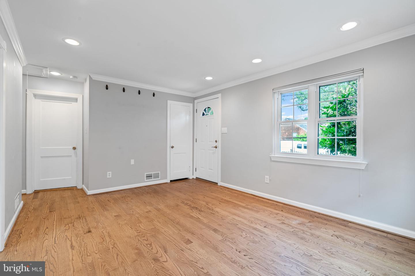 1804 S NELSON ST, ARLINGTON, Virginia 22204, 2 Bedrooms Bedrooms, ,2 BathroomsBathrooms,Residential,For sale,1804 S NELSON ST,VAAR2058228 MLS # VAAR2058228