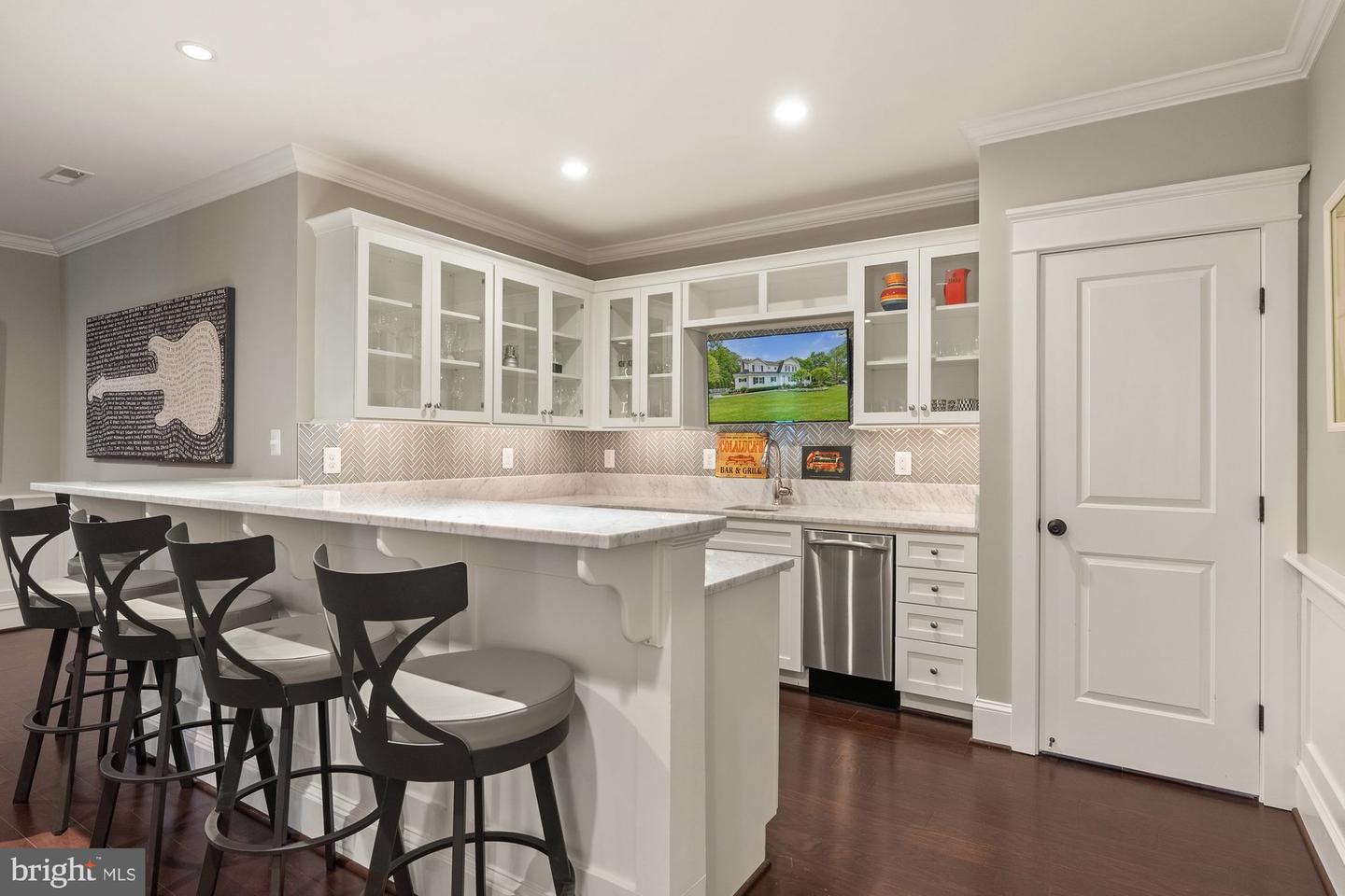 900 PARK ST SE, VIENNA, Virginia 22180, 5 Bedrooms Bedrooms, ,5 BathroomsBathrooms,Residential,For sale,900 PARK ST SE,VAFX2243076 MLS # VAFX2243076
