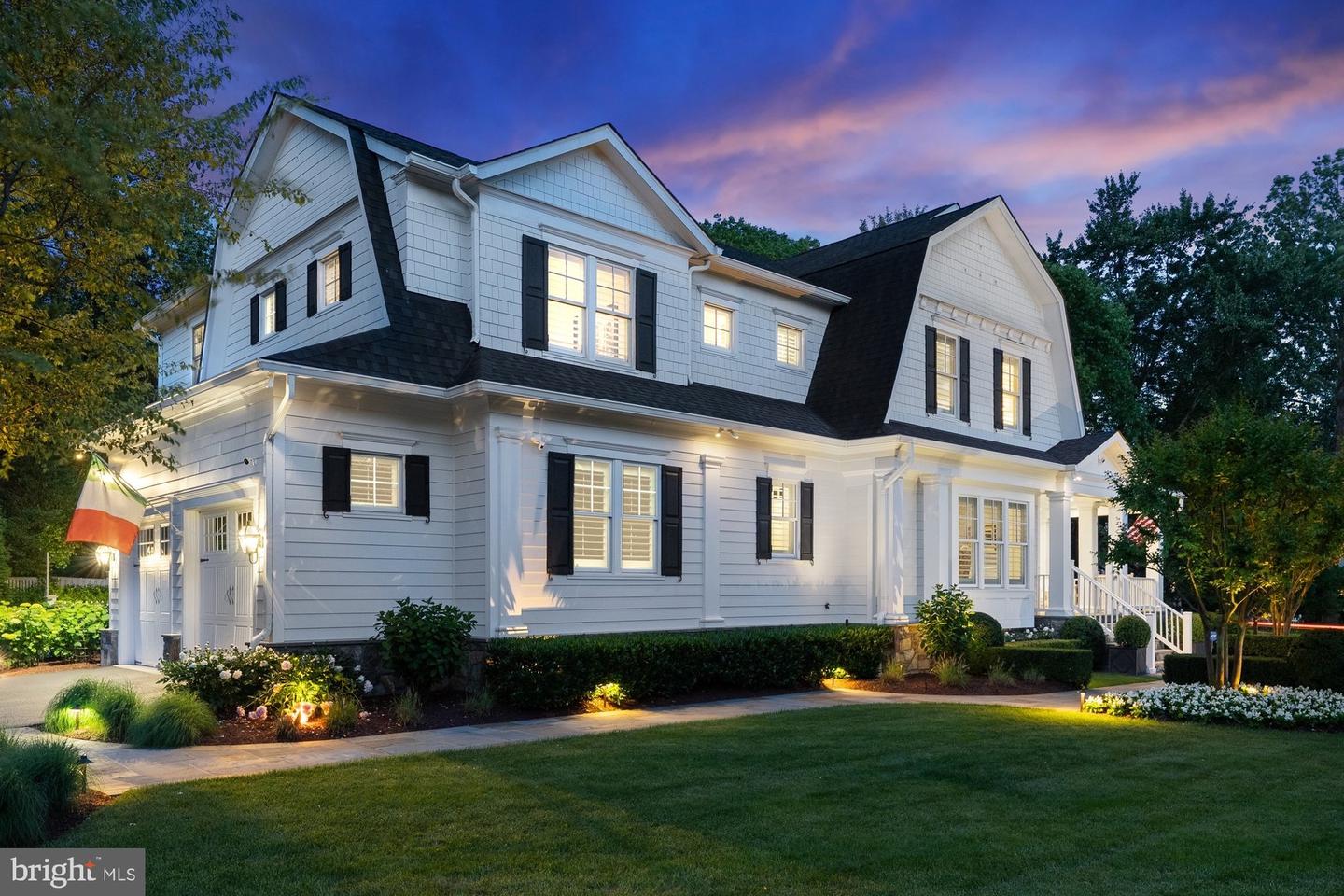 900 PARK ST SE, VIENNA, Virginia 22180, 5 Bedrooms Bedrooms, ,5 BathroomsBathrooms,Residential,For sale,900 PARK ST SE,VAFX2243076 MLS # VAFX2243076