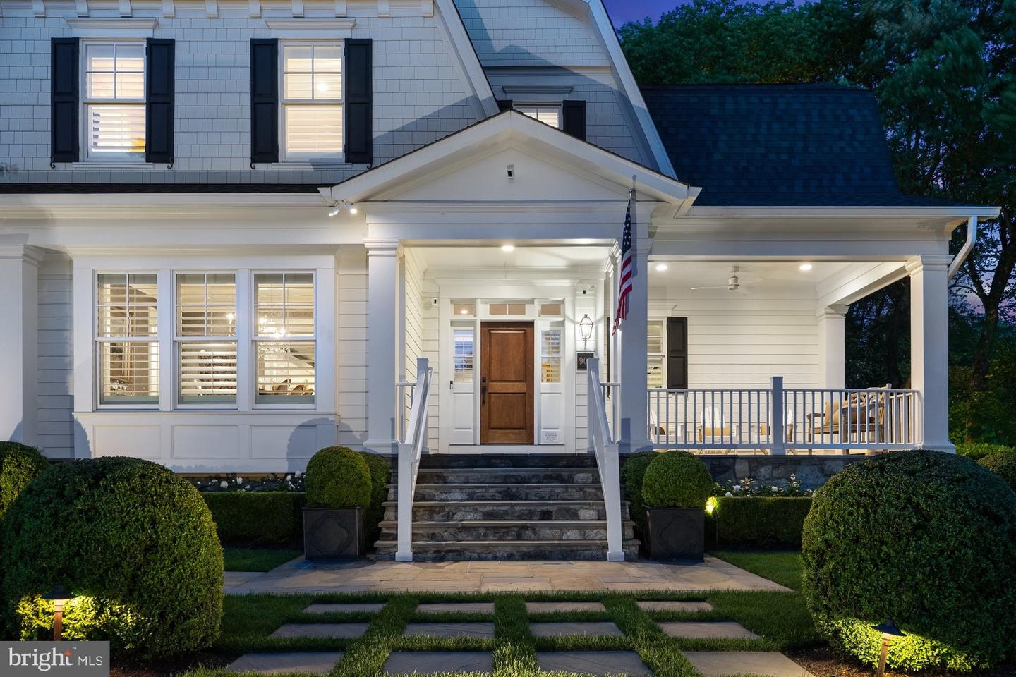 900 PARK ST SE, VIENNA, Virginia 22180, 5 Bedrooms Bedrooms, ,5 BathroomsBathrooms,Residential,For sale,900 PARK ST SE,VAFX2243076 MLS # VAFX2243076